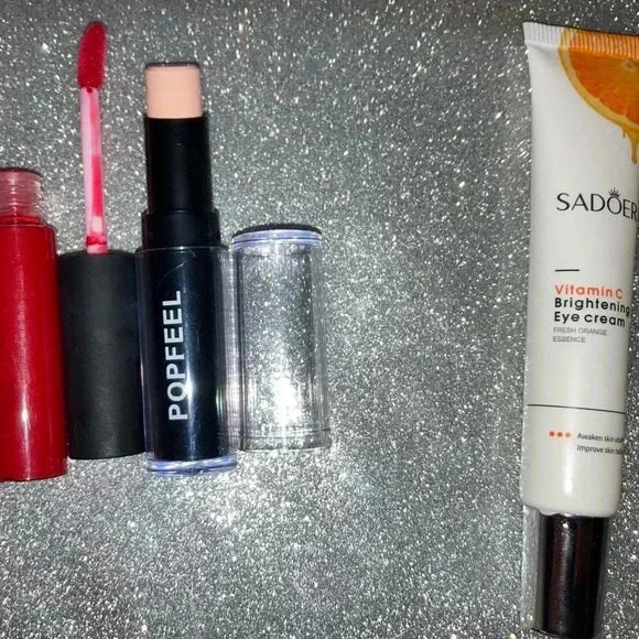 Glam makeup set 🤍😩 - Picture 4 of 6